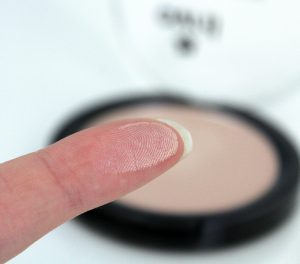 Poudre compacte teint Avril marque cosmétique vegan naturel