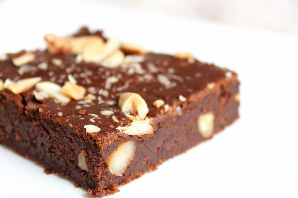 Brownie protéiné aux haricots rouges, chocolat, amandes, vegan, sans gluten, sans lactose, sans œufs, végétarien