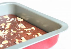Brownie protéiné aux haricots rouges, chocolat, amandes, vegan, sans gluten, sans lactose, sans œufs, végétarien