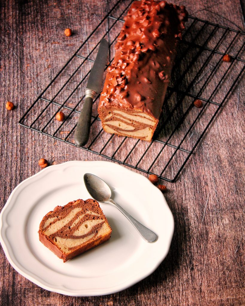 Cake marbré vanille fève tonka chocolat, glaçage rocher vegan, sans gluten