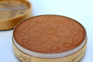 Poudre de soleil Bronzer Contouring Couleur Caramel marque maquillage vegan naturel bio