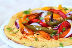 Galette salée, houmous carottes, légumes rôtis, vegan, végétarien, sans gluten, sans lactose