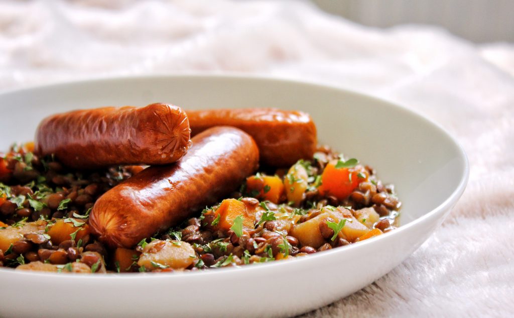 Lentilles, carottes, saucisses vegan végétarien sans gluten sans lactose sans viande taifun