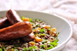 Lentilles, carottes, saucisses vegan végétarien sans gluten sans lactose sans viande taifun
