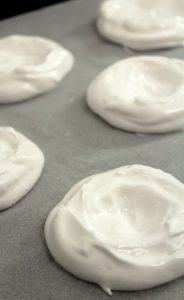 Meringues avant cuisson vegan sans gluten sans lactose jus pois chiche aquafaba