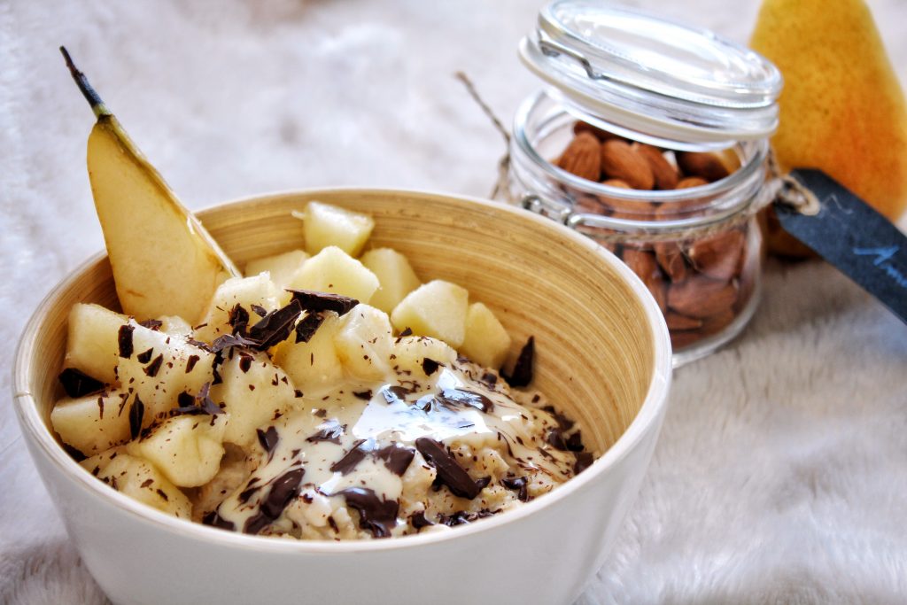 Porridge poire amande chocolat avoine sans gluten sans lactose sans sucre vegan