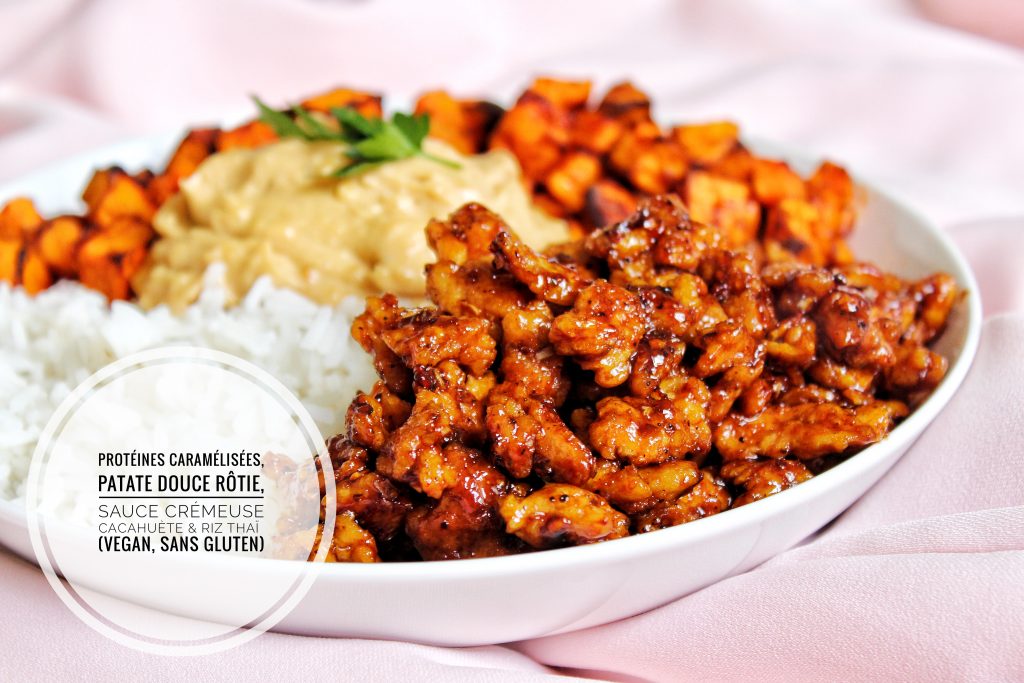 Protéines caramélisées, patate douce rôtie, sauce crémeuse cacahuète riz thaï vegan, sans gluten, sans lactose, végétarien