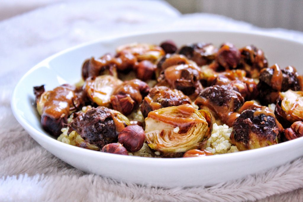 Salade tiède quinoa choux bruxelles noisettes vegan végétarien sans gluten sans lactose sans viande