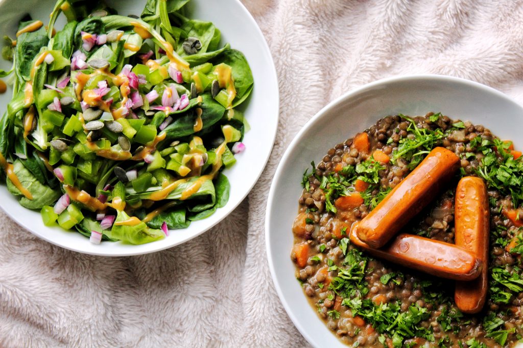 salade mâche, lentilles carottes saucisses, vegan végétarien, sans gluten sans lactose sans viande