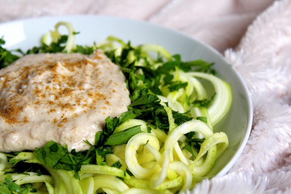 Spaghetti courgettes crues spiralizer russell hobbs houmous haricots blancs vegan sans gluten sans lactose végétarien