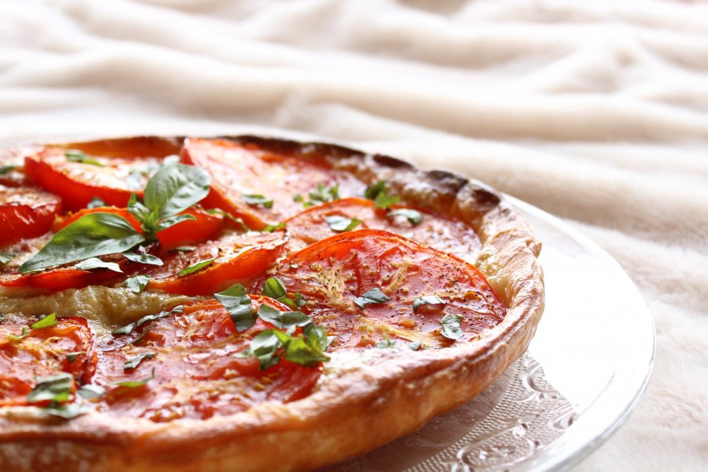 Tarte feuilletée moutarde tomate vegan sans gluten sans lactose végétarien